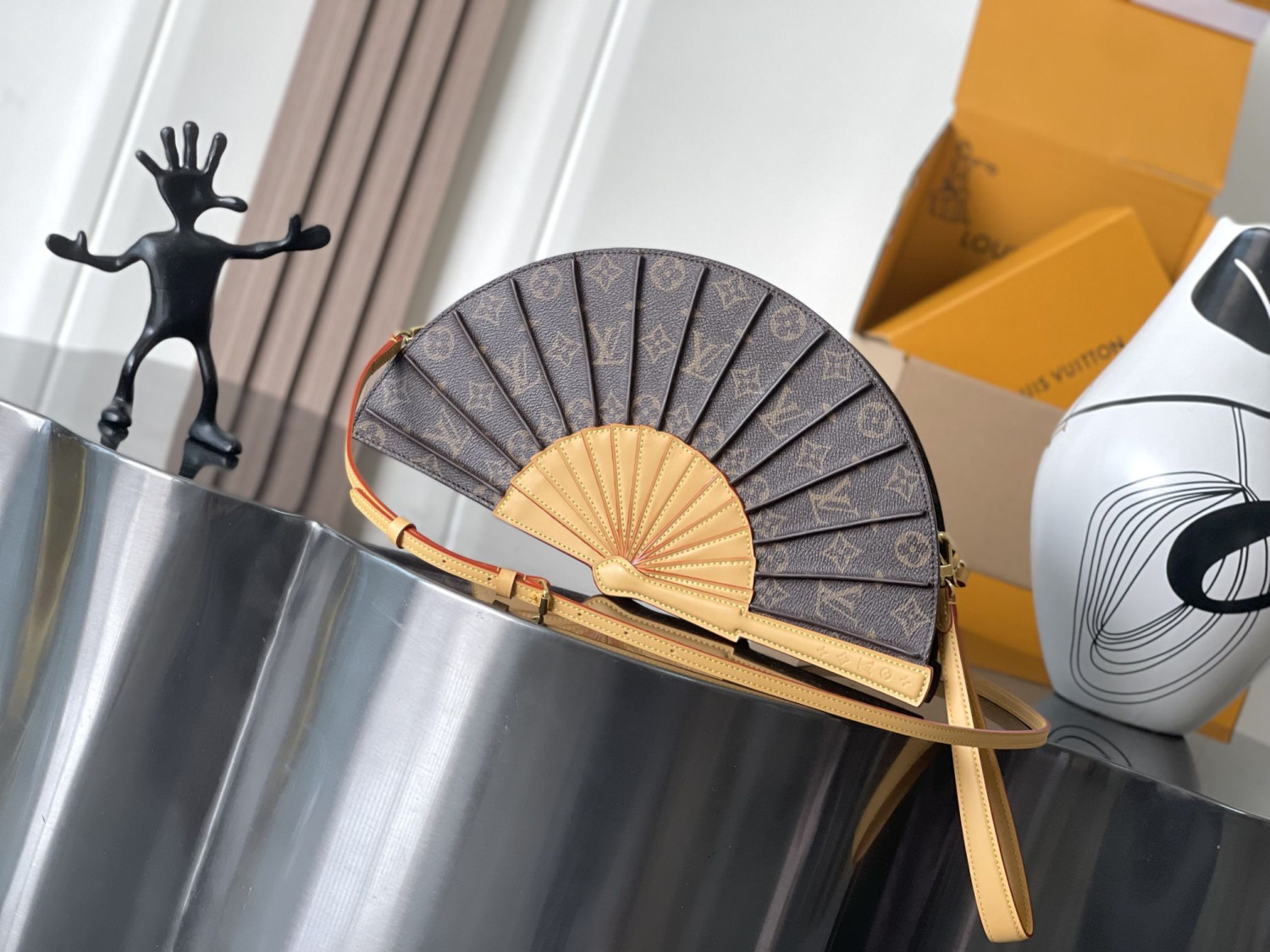 M14804 LV Fan Handbag