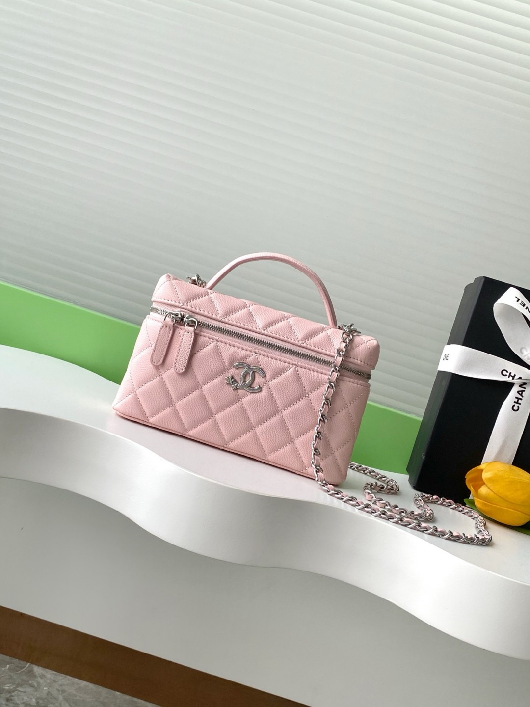 AP4854 Chanel 25B VANITY WITH CHAIN