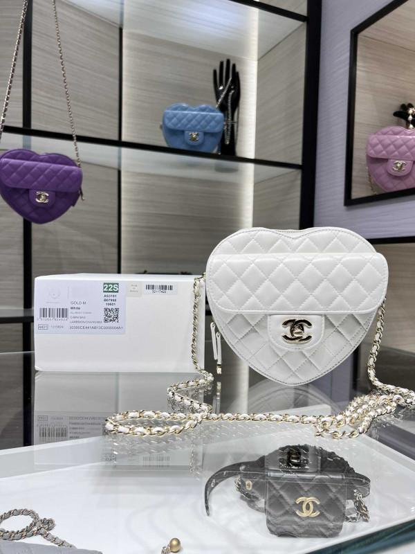 AS3191Y8790 WHITE CHANEL HEART