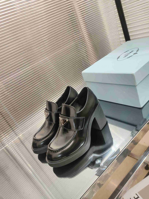 S69786 BLACK PRADA LOAFERS
