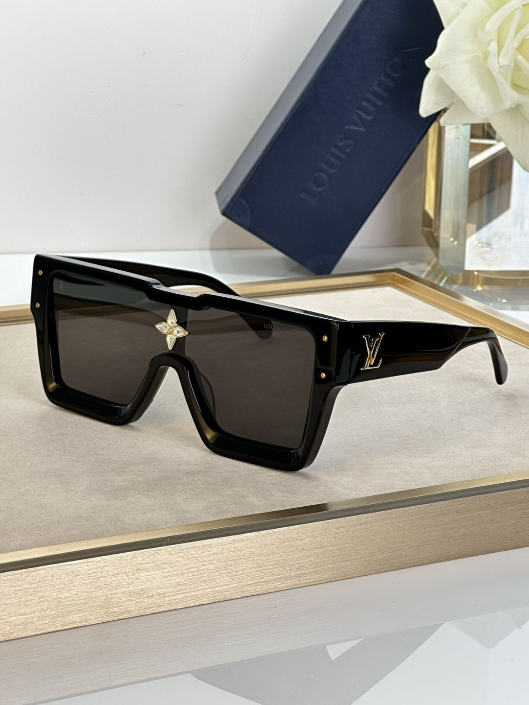 S122609 LV Cyclone Sunglasses