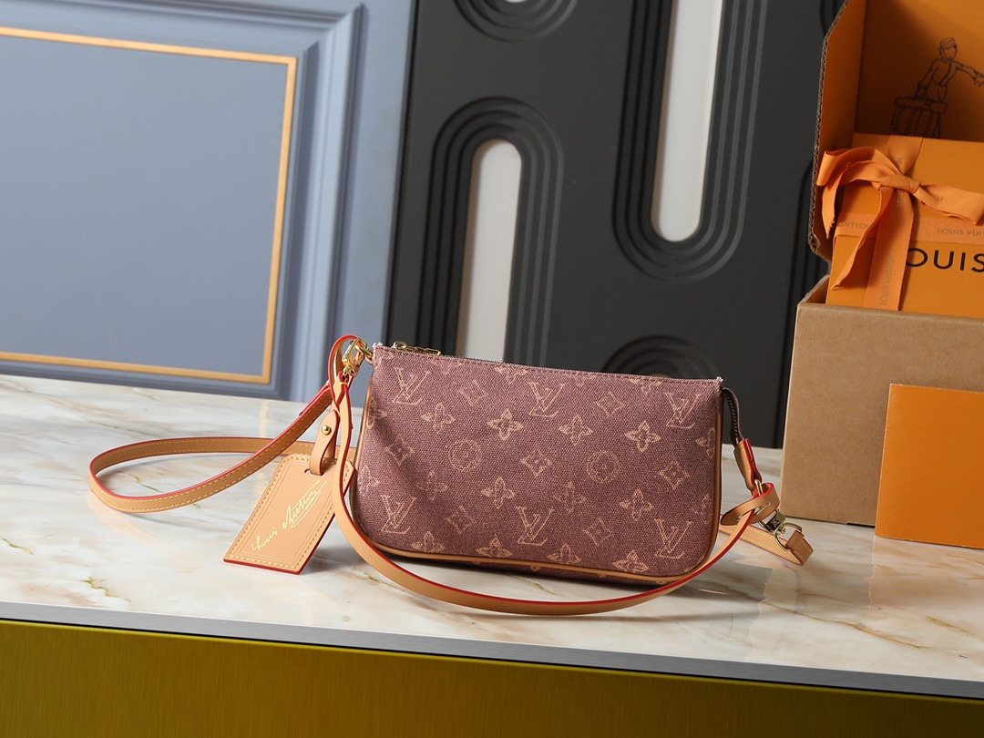 S159035 LV POCHETTE ACCESSORIES