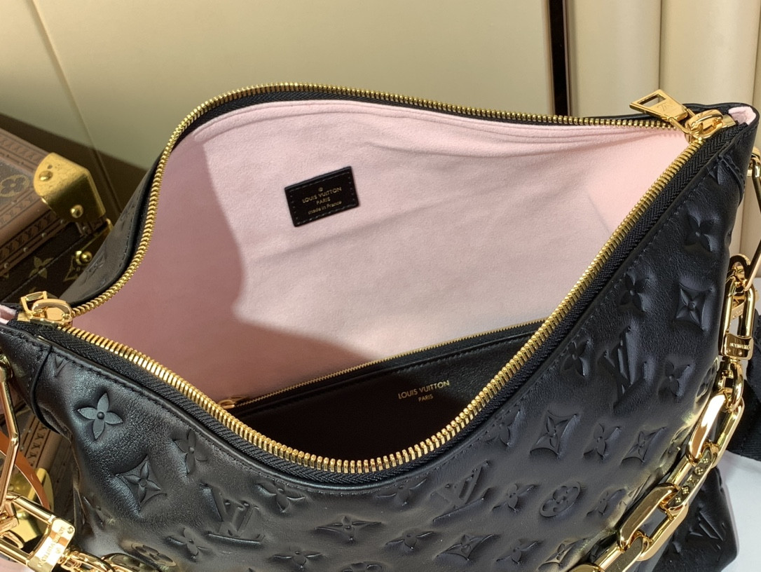 S134229 LV COUSSIN HOBO MM (BLACK)