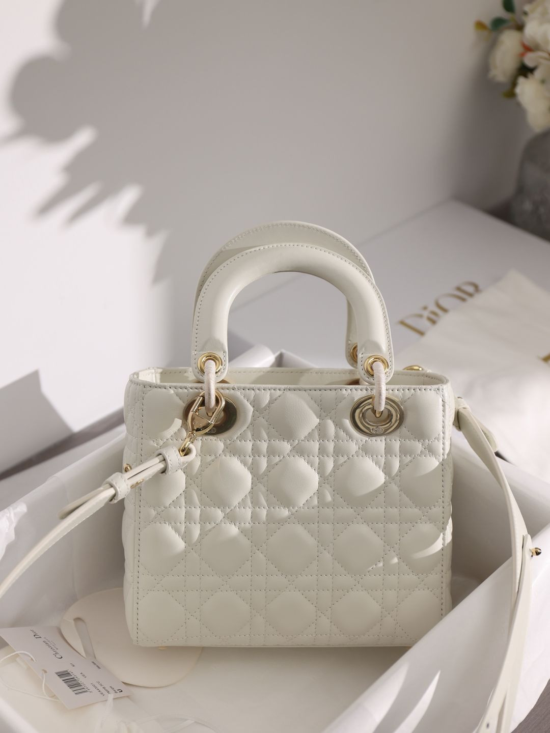 S124725 WHITE LADY DIOR