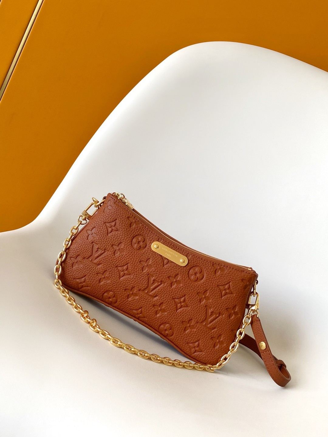 M83008  LV Liv Pochette