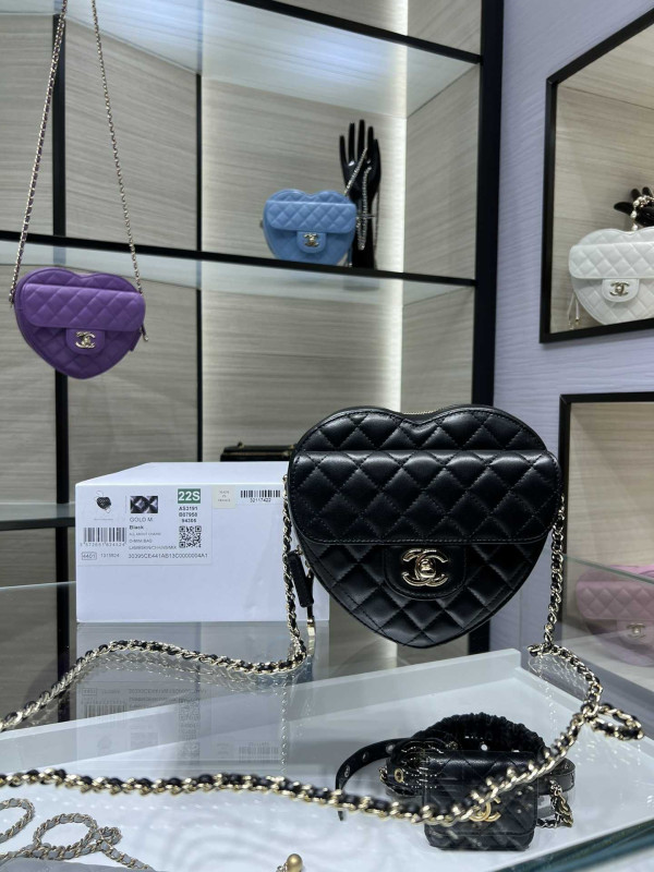 AS3191Y8790 BLACK CHANEL HEART