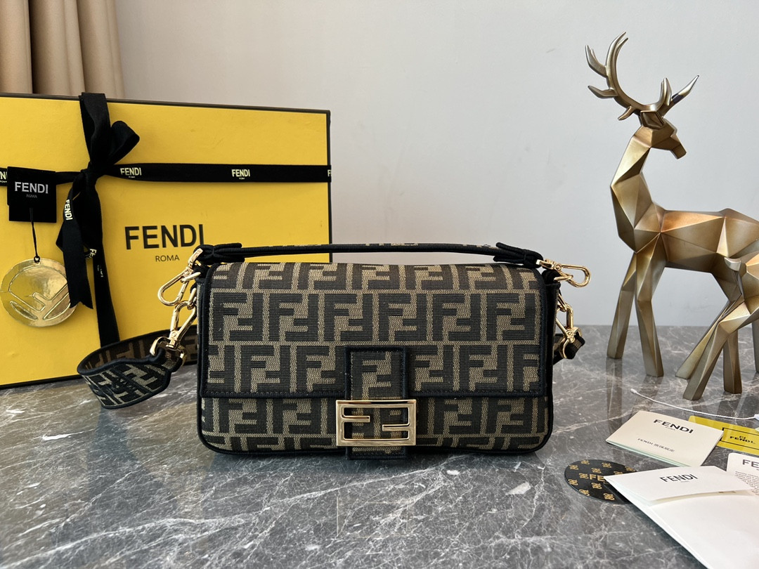 8600 FENDI CLASSIC BAGUETTE