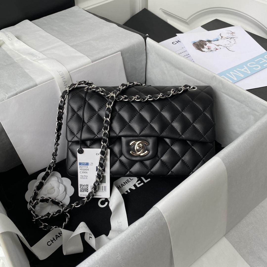 A01113 BLACK/SILVER CAVIAR CHANEL 23CM (smooth leather)