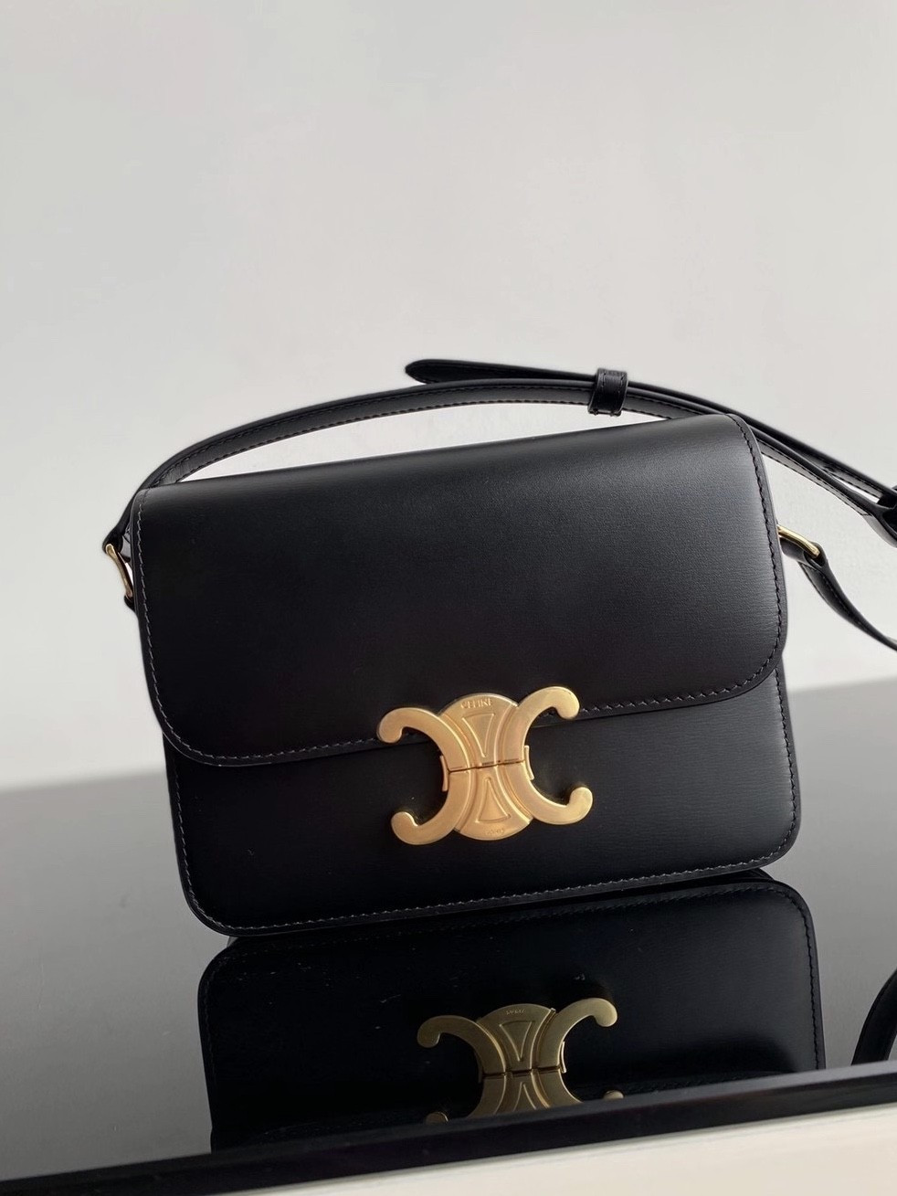 S49869 BLACK CELINE TRIOMPHE 22cm