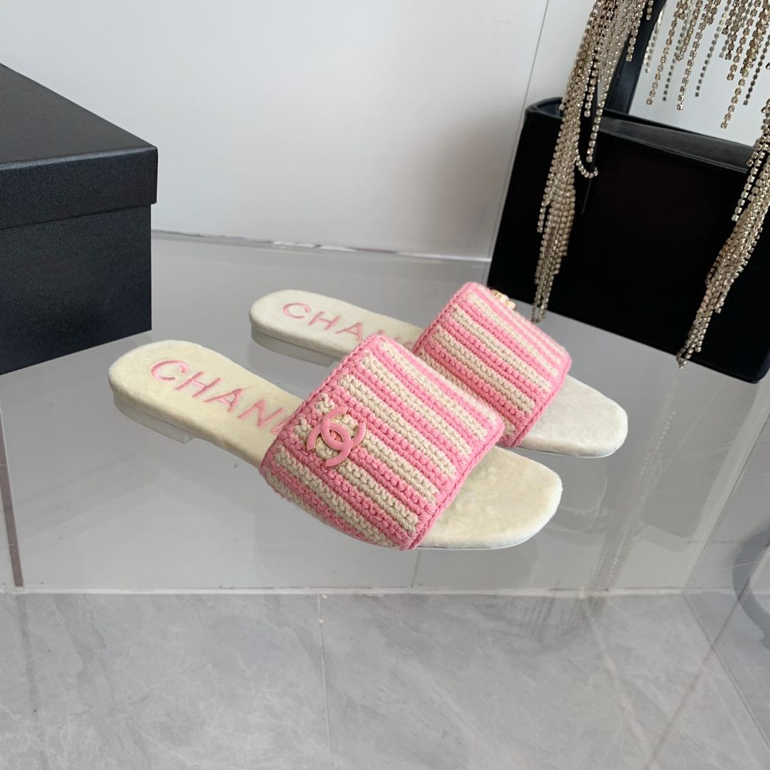 S125720 PINK CHANEL SLIDES