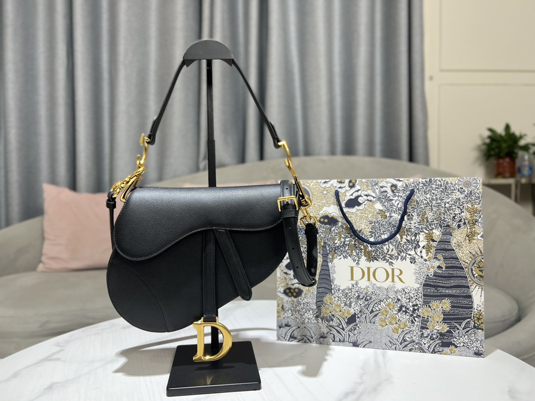 M0058 BLACK/GOLD DIOR SADDLE 25.5cm