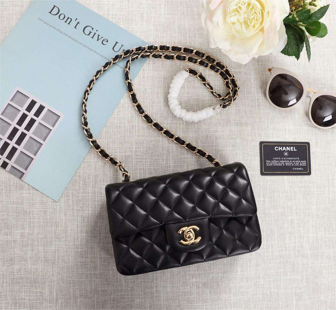 A1116 CHANEL BLACK GOLD MINI